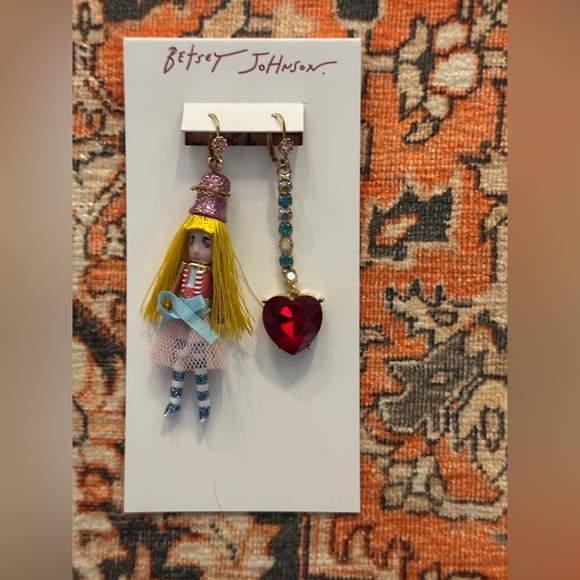 Betsey Johnson Dangle Earrings Mismatched Gold Tone Nutcracker Girl Red Heart - Picture 2 of 5